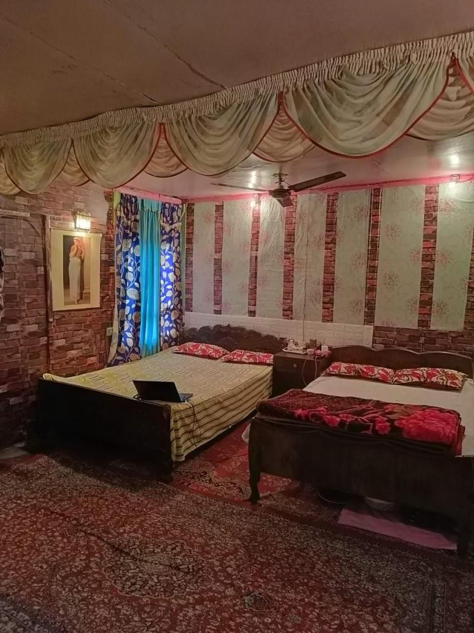 Hotel Island Srinagar  Exterior photo