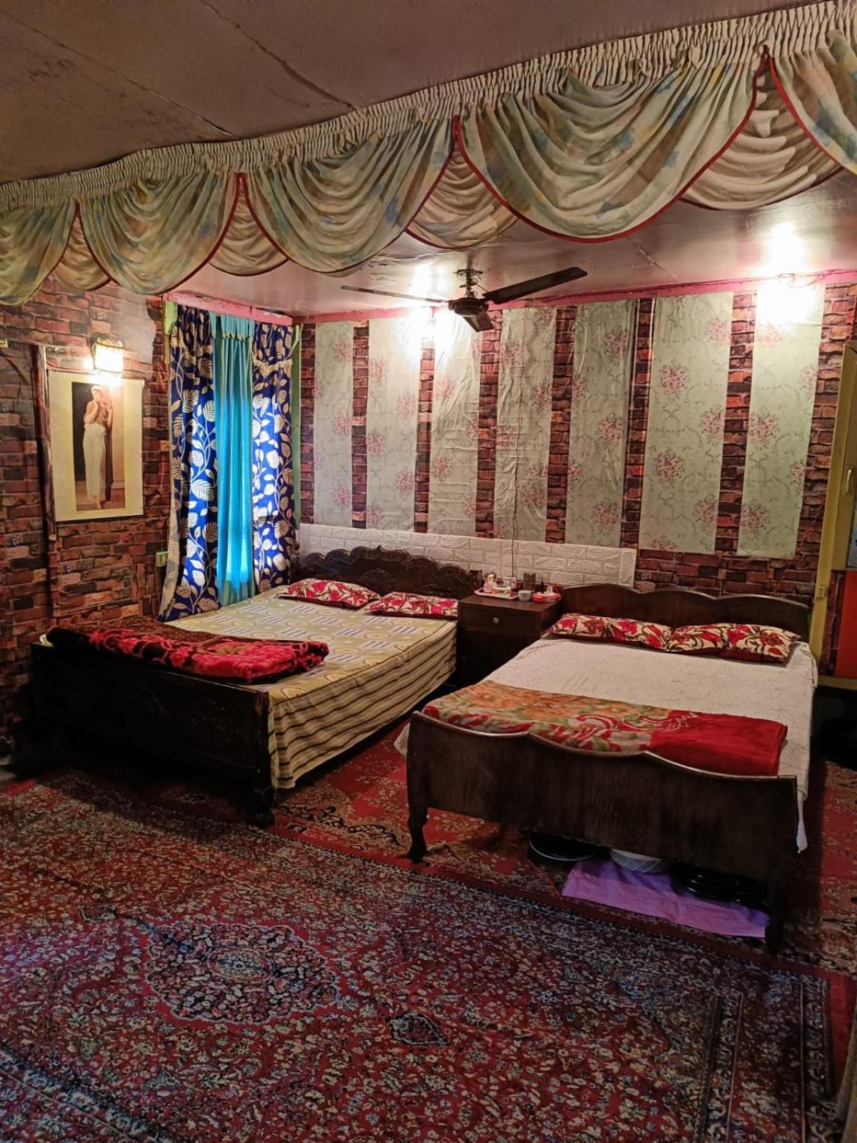Hotel Island Srinagar  Exterior photo