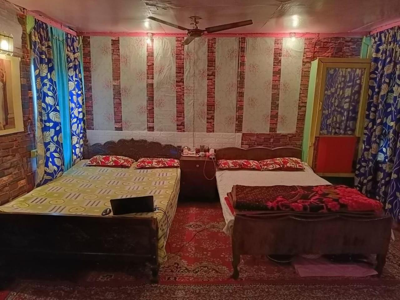 Hotel Island Srinagar  Exterior photo
